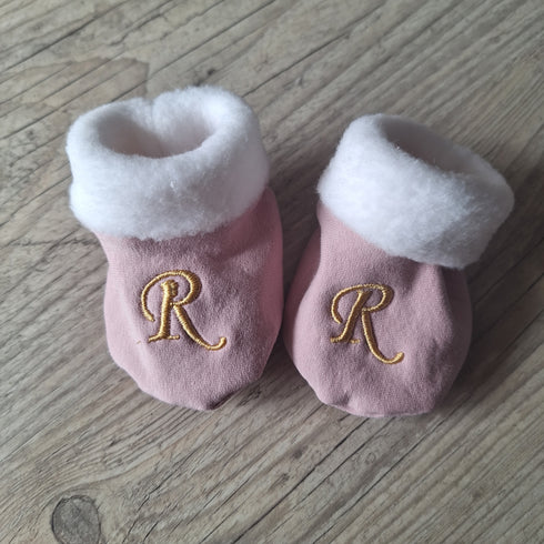 Ensemble: Turban avec prénom brodé noeud, buns ou simple +chaussons Initiale brodé assortis + moufles. Tissu sweat fourré