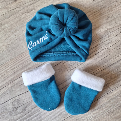 Ensemble: Turban avec prénom brodé noeud, buns ou simple +chaussons Initiale brodé assortis + moufles. Tissu sweat fourré