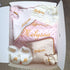 Coffret Complet Girl 1 Naissance Personnalisé – Couverture, Turban, Chaussons, Doudou & Protège Carnet – Quantité Limitée