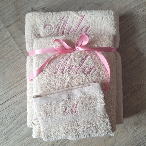 LOT: 1 gant de toilette + 2 Serviettes personnalisées 50x100cm et 70x130cm avec prénom brodé: 8 couleurs