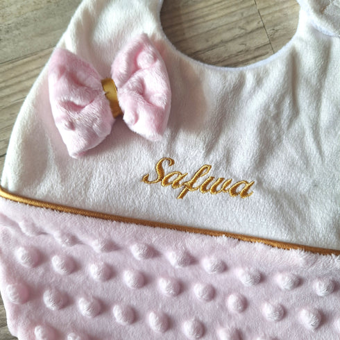 Bavoir Bébé Personnalisé – Minky Douceur – Avec ou Sans Nœud – Broderie Prénom et Date de Naissance