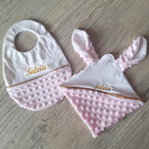 Lot Bébé – Bavoir Minky Personnalisé & Doudou Lapin Assorti – Fabrication Artisanale