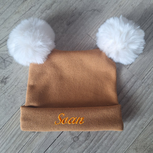 Bonnet oreilles pompons avec prénom brodé en tissu maille 100% coton - Oeko-Tex