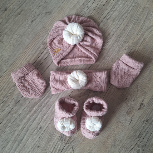 Ensemble Prénom Brodé en tissu maille de coton façon tricot jacquard Turban nœud + moufles + bandeau + chaussons assortis