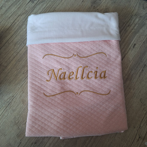 Coffret Bébé Personnalisé – Sortie de Bain, Couverture Matelassé et Ensemble en Jersey – Oeko-Tex - Quantité Limitée