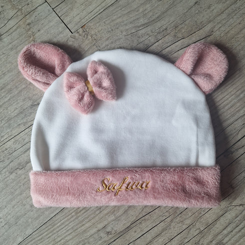 Bonnet Oreilles d'ours et petit noeud en polaire alpine, finition fourrure personnalisable avec Prénom brodé