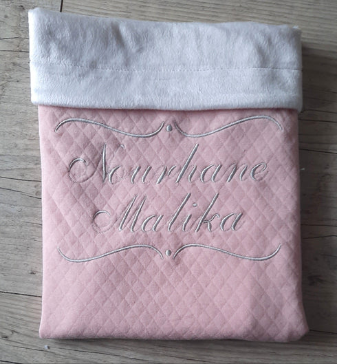 Couverture doublé en tissu matelassé personnalisé, brodé prénom et/ou ornement
