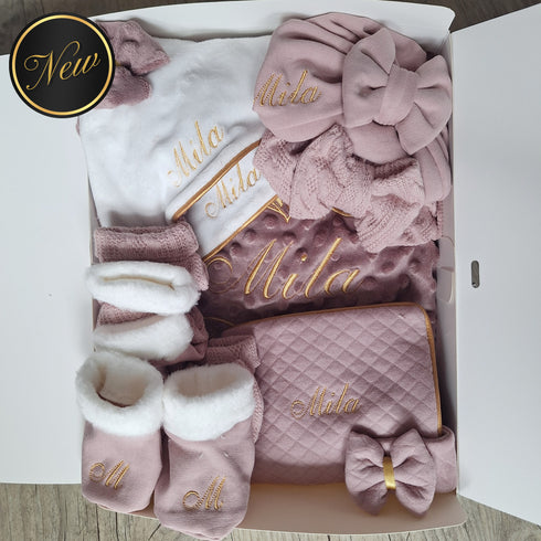 COFFRET QUEEN Coffret bébé Personnalisé – 2 Ensembles + Couverture & 2 Doudous + protège carnet – Quantité Limitée