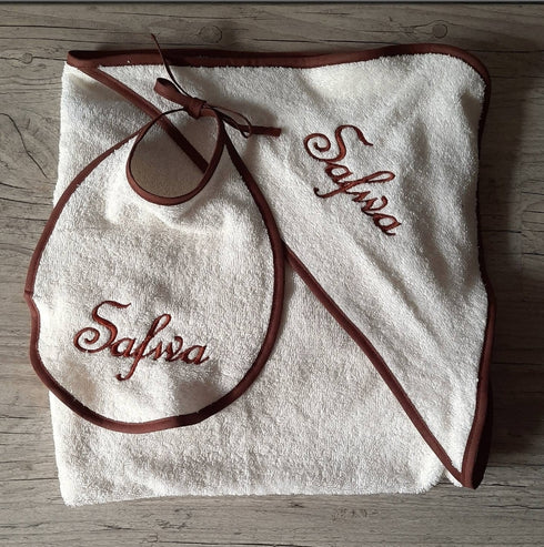 Lot Bébé Personnalisé – Sortie de Bain et Bavoir Assortis – Éponge Oeko-Tex – Couleurs au Choix