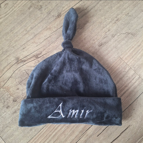 Bonnet noué mixte prénom brodé en tissu minky extensible doux et chaud 10 couleurs