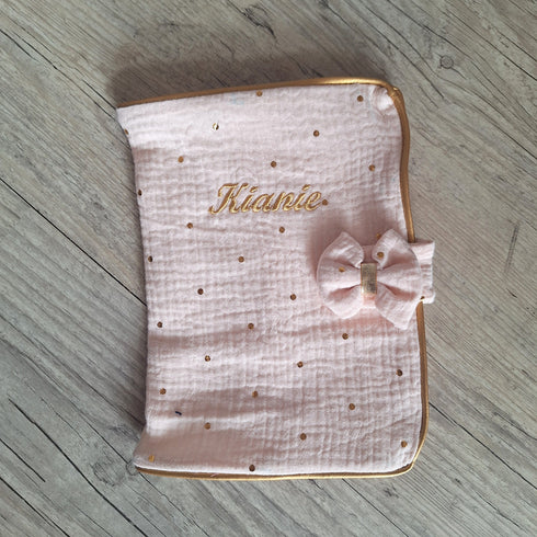 Protège carnet de santé personnalisé en tissu gaze de coton avec Prénom et/ou Date de naissance