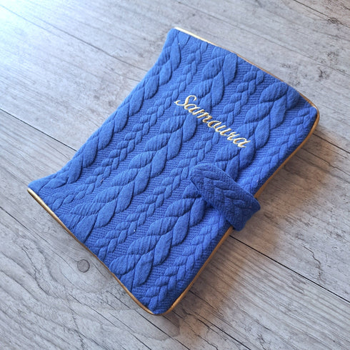 Protège carnet de santé personnalisé en tissu matelassé torsadé avec Prénom et/ou Date de naissance