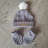 Ensemble Prénom Brodé en tissu maille de coton façon tricot jacquard bonnet Pompon + moufles + chaussons brodé assortis