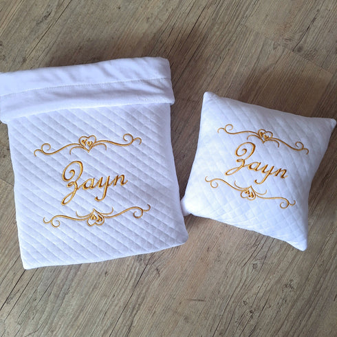 Couverture doublé en tissu matelassé + coussin assortie personnalisé, brodé prénom et/ou ornement