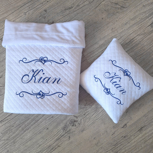 Couverture doublé en tissu matelassé + coussin assortie personnalisé, brodé prénom et/ou ornement