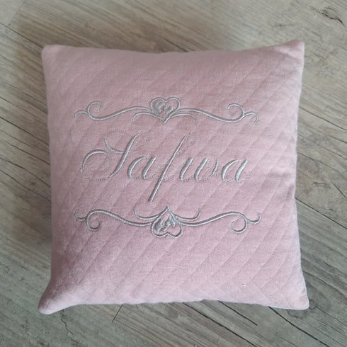 Coussin personnalisé en tissu matelasséet minky lisse, brodée prénom et/ou ornement
