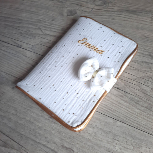 Coffret Complet Girl 1 Naissance Personnalisé – Couverture, Turban, Chaussons, Doudou & Protège Carnet – Quantité Limitée