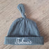 Bonnet côtelé avec prénom brodé en jersey extensible