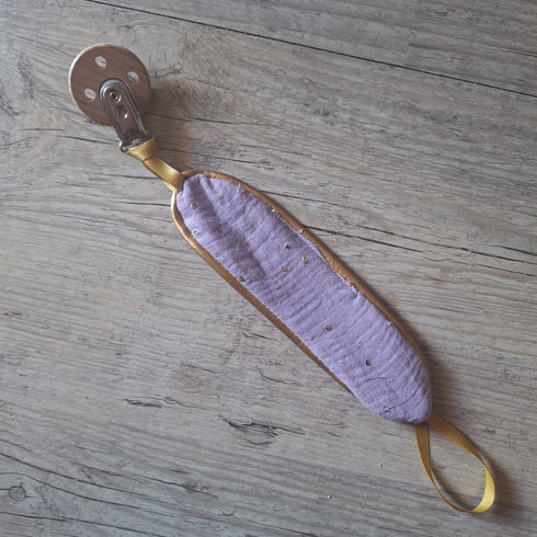 Attache tétine personnalisée – Chic avec prénom brodé contour or - en gaze de coton pois or