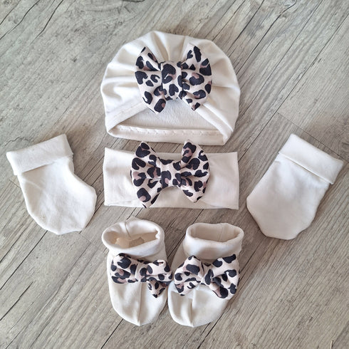 ⭐ Édition limitée — Ensemble bébé crème & imprimé léopard | turban, moufles et chaussons fait main