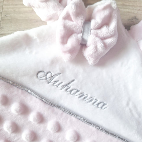 Doudou lapin personnalisé 20x20cm avec Prénom et/ou Date de naissance tout en minky