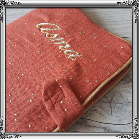 Protège carnet de santé personnalisé en tissu gaze de coton avec Prénom et/ou Date de naissance