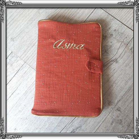 Protège carnet de santé personnalisé en tissu gaze de coton avec Prénom et/ou Date de naissance
