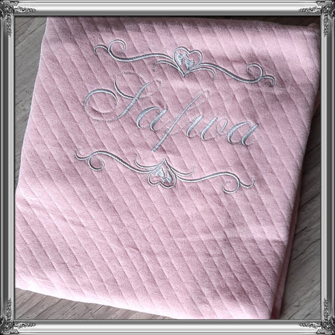 Couverture doublé en tissu matelassé personnalisé, brodé prénom et/ou ornement