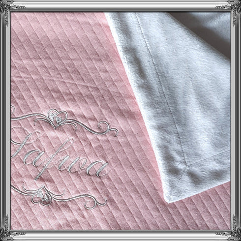 Couverture doublé en tissu matelassé personnalisé, brodé prénom et/ou ornement