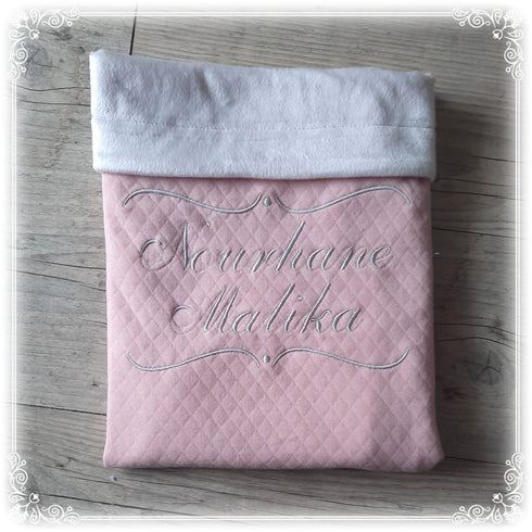 Couverture doublé en tissu matelassé personnalisé, brodé prénom et/ou ornement