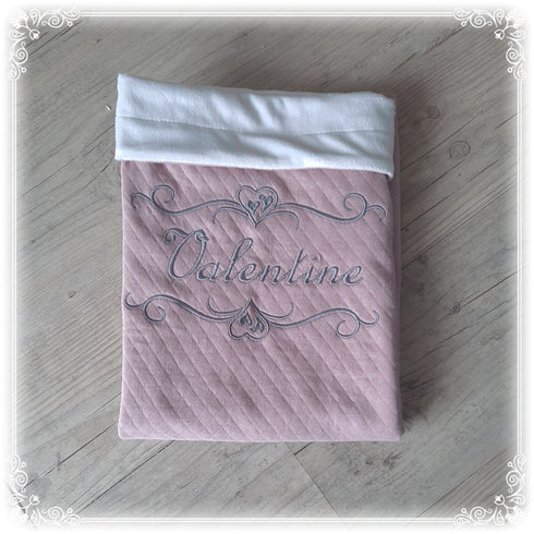 Couverture doublé en tissu matelassé personnalisé, brodé prénom et/ou ornement