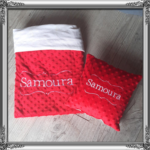 Couverture doublé en minky doux + coussin assortie personnalisé, brodée prénom et/ou ornement