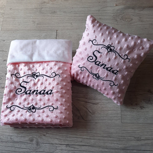Couverture doublé en minky doux + coussin assortie personnalisé, brodée prénom et/ou ornement