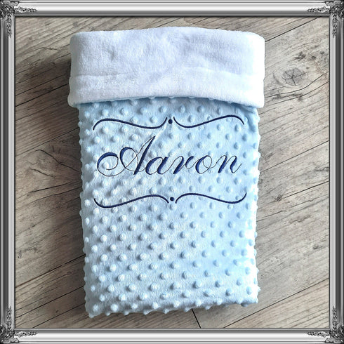 Couverture doublé en minky doux personnalisé, brodée prénom ET ornement