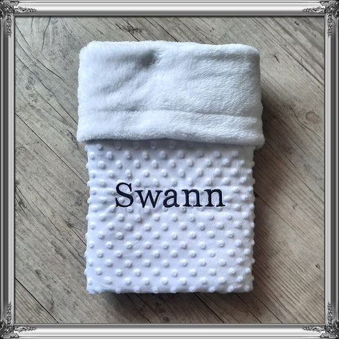 Couverture doublé en minky doux personnalisé, brodée prénom et/ou ornement