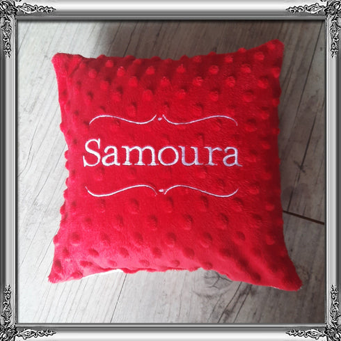 Coussin personnalisé, en minky brodé prénom et/ou ornement