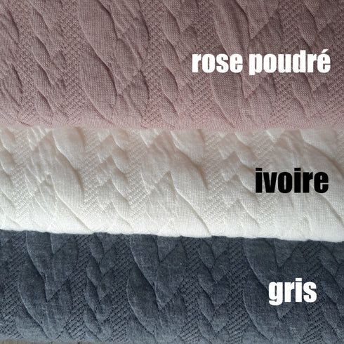 Couverture en tissu matelassé épais reliéf torsadé doublé en minky lisse doux personnalisé, brodée prénom et/ou ornement
