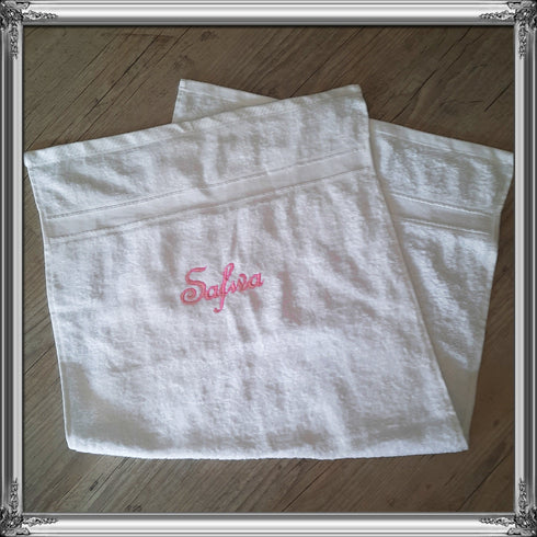 Serviette personnalisée 50x100cm avec prénom brodé: 8 couleurs