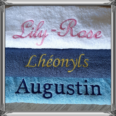 Serviette personnalisée 70x130cm avec prénom brodé: 8 couleurs
