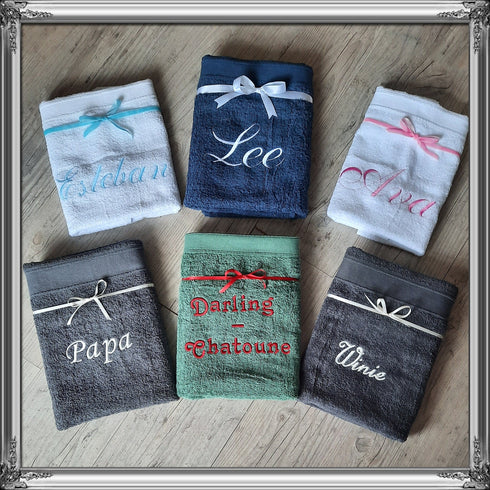 Serviette personnalisée 70x130cm avec prénom brodé: 8 couleurs
