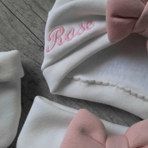 Ensemble prenom brodé Turban blanc nœud rose + moufles + bandeau + chaussons assortis. tissu chaud ou fin au choix